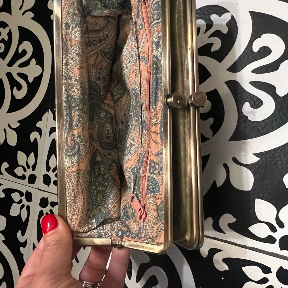 Hobo Lauren Clutch Wallet - image 8